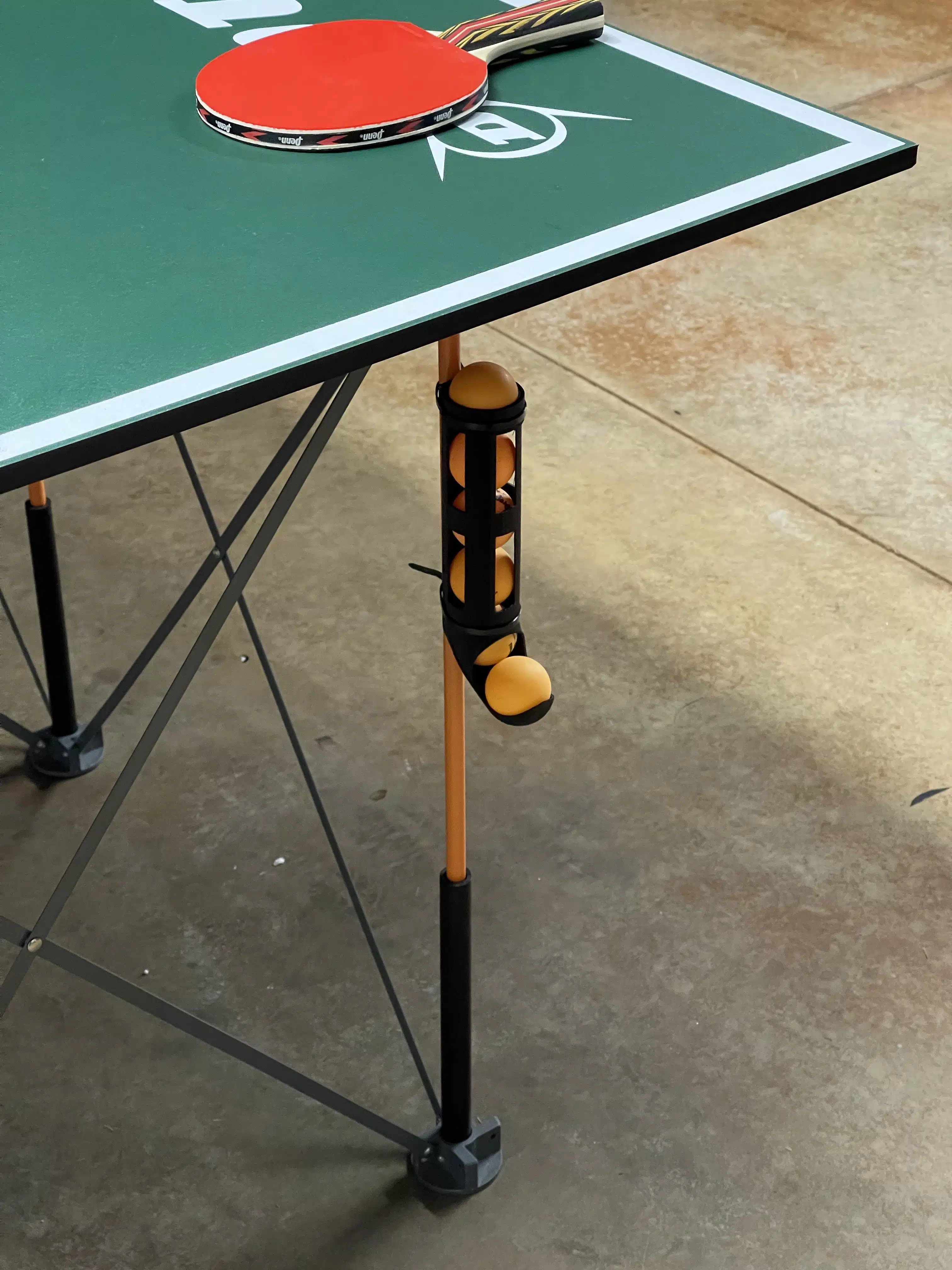 Veggfeste til bordtennisballer (ping pong)