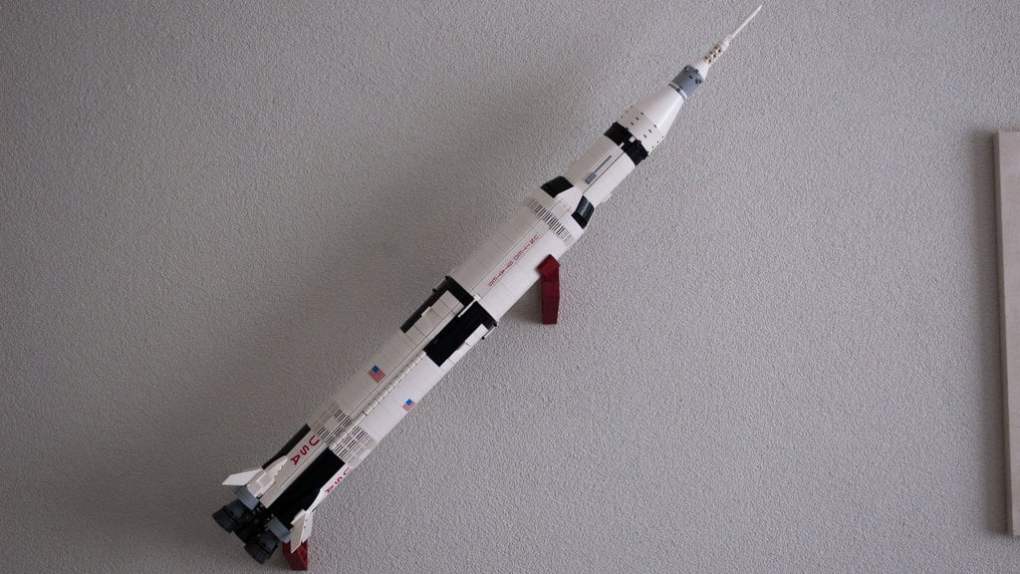 Veggfeste for LEGO® NASA Apollo Saturn V