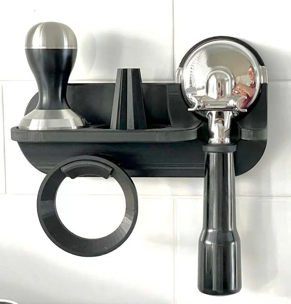 Hylle for kaffeverktøy (portafilter, tamper m.m.)